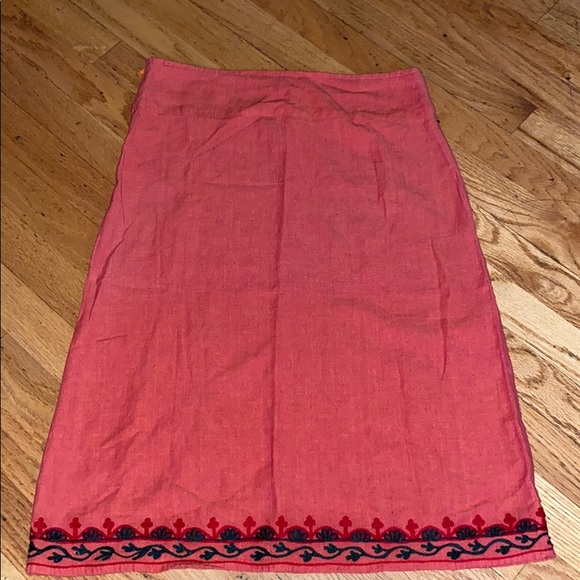 Embroidered daisy skirt - Picture 3 of 3